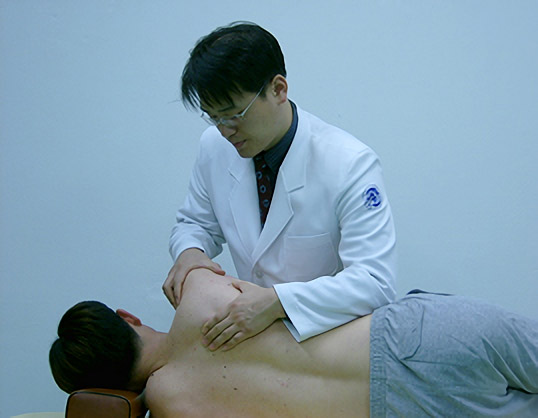 견갑골의 수동 하강 검사