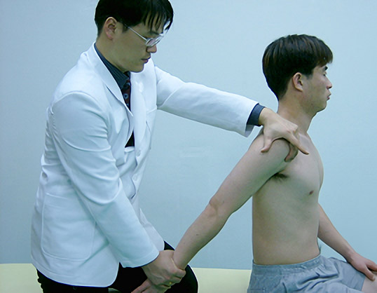 상완이두근 신장 검사